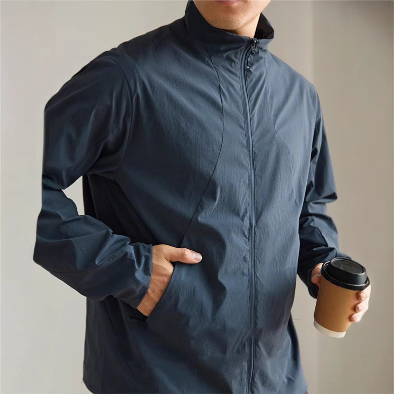 سترات رجالي للمغامرة جاهزة لخر - مراجعة Outdoor Adventure Windbreaker وسعره